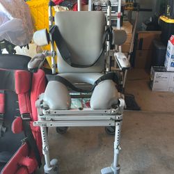 Bath Chair/cammode