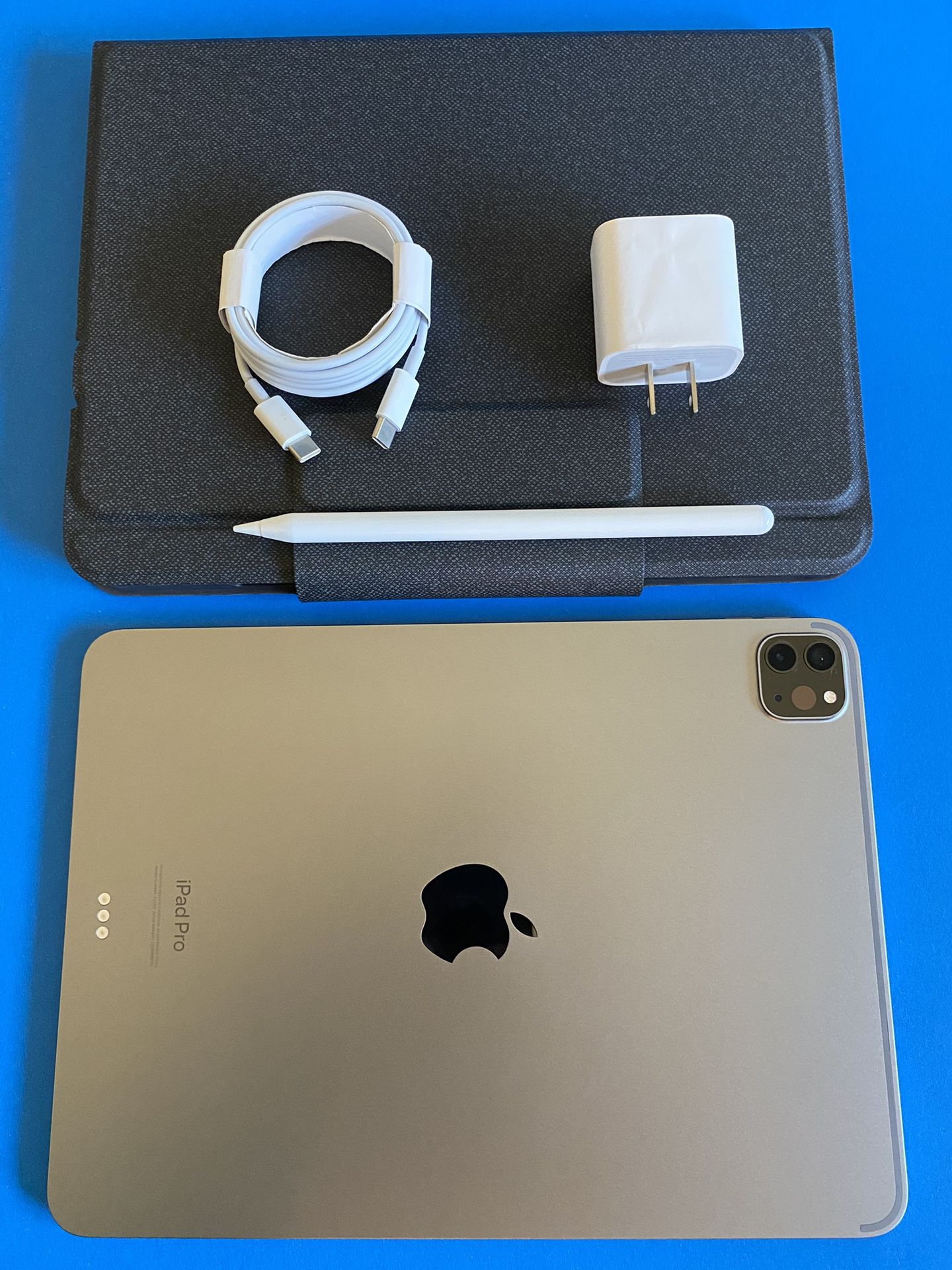 256gb Apple IPad Pro 11” 4th Generation (2022 Latest Model / M2 chip ) with Keyboard case, pen & Accessories (warranty 04/2024)