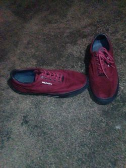 Tommy Hilfiger Maroon And Size 11