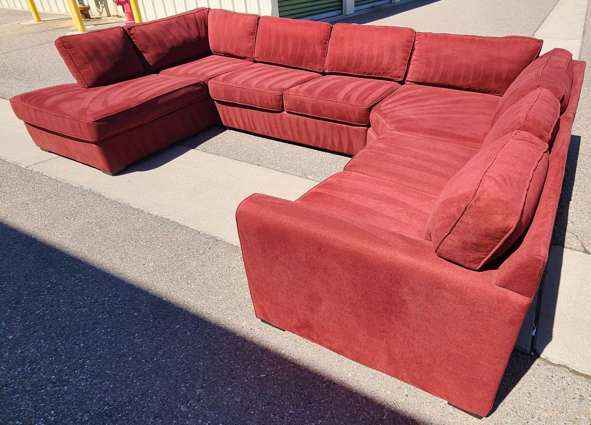 💫Living Spaces Aspen Sectional Couch + FREE DELIVERY