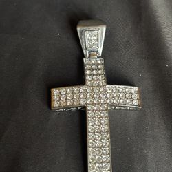 SILVER TONE NECKLACE 