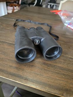 Bushnell Sportsman 10x42 binoculars featuring a 305-foot field of view at 1,000 yards.