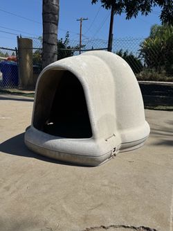 Large Dogloo Doghouse