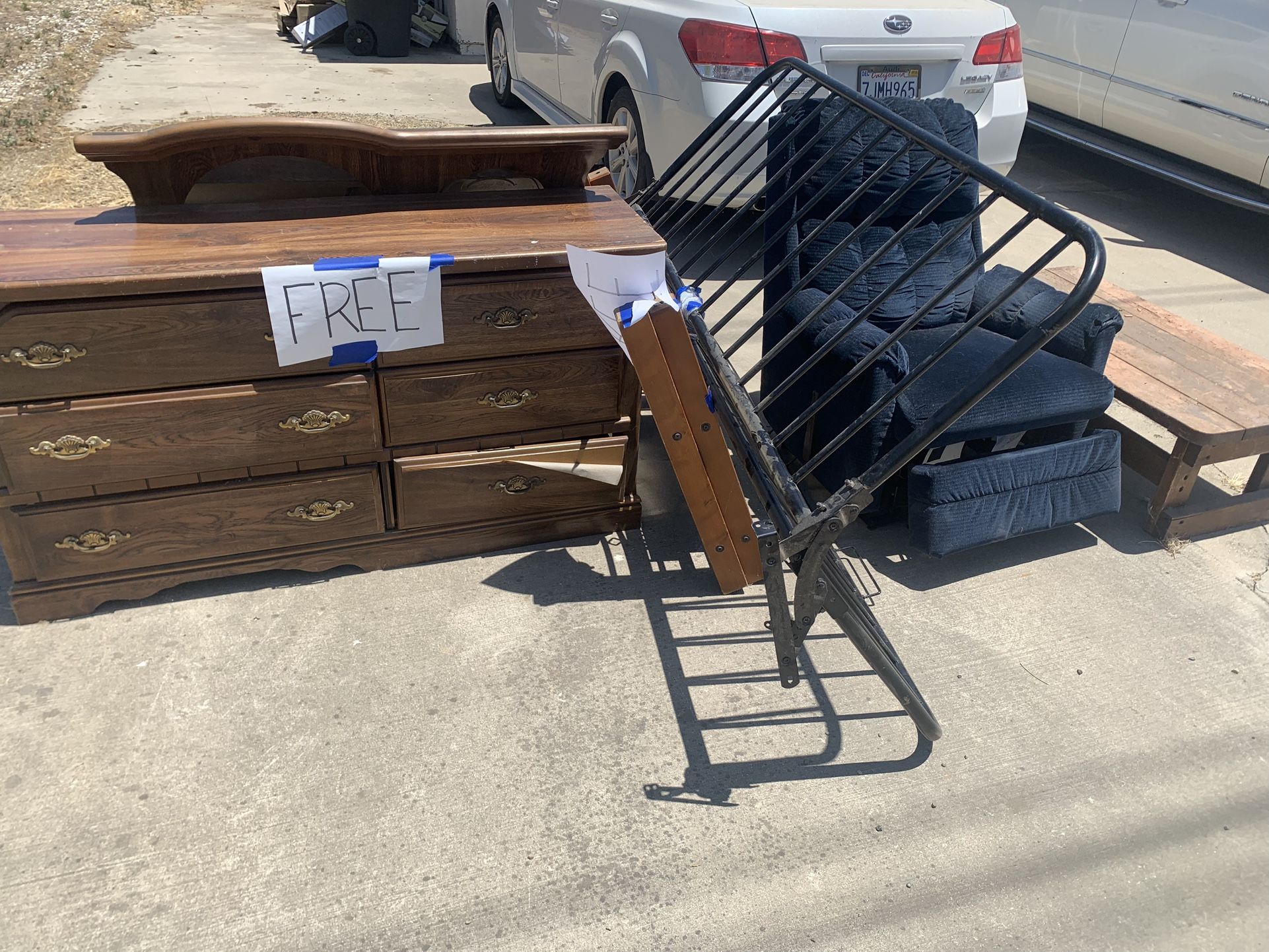 Free Dresser, Futon