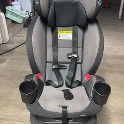 Graco Car Seat (expires On 12/01/2030)