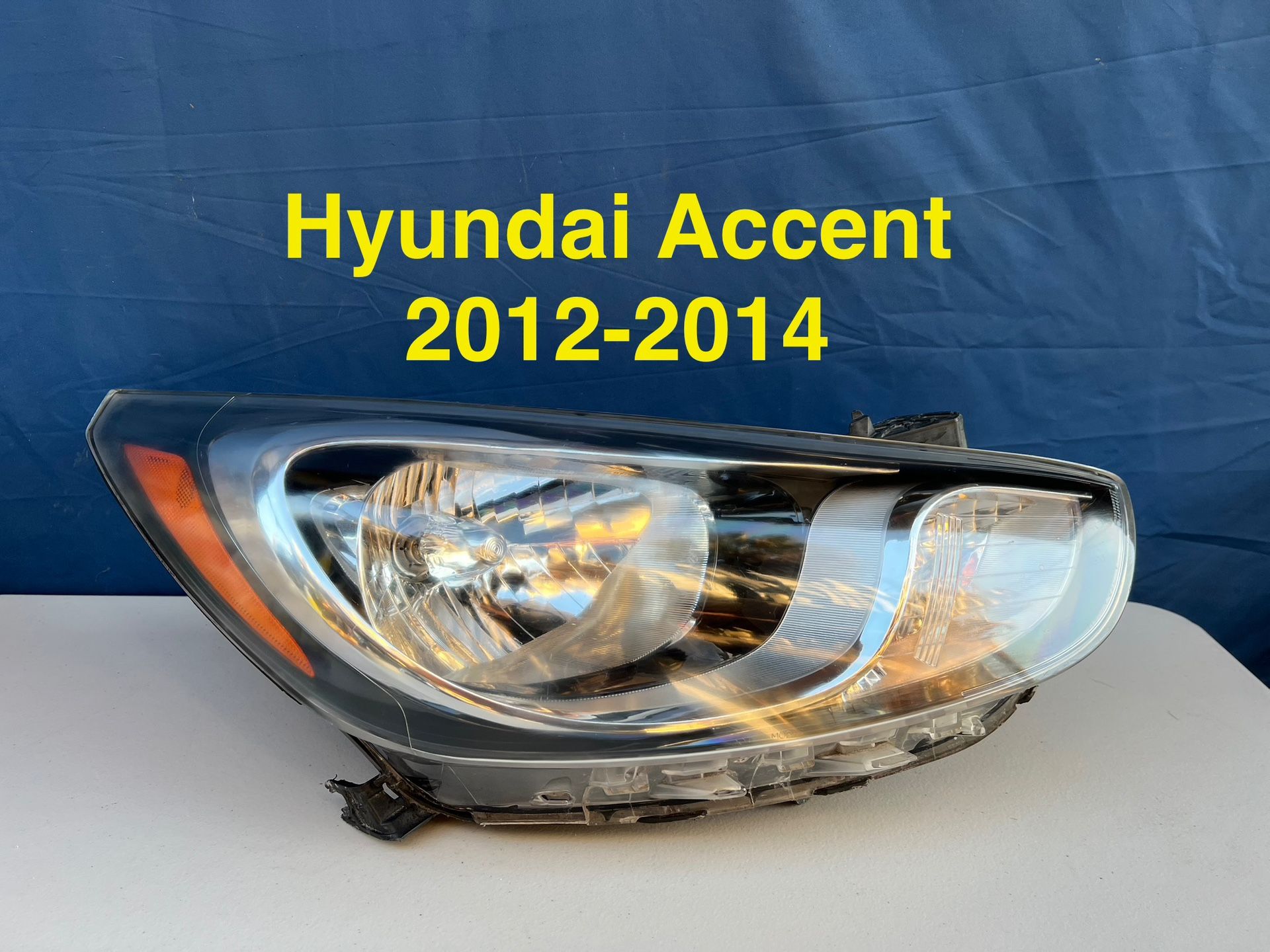 2012-2014 Hyundai Accent Headlight OEM 