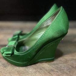 Karen Millen Womens Green Satin Wedge Heel Peep Toe Court Shoes