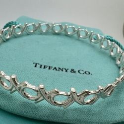 Tiffany Co Sterling Silver Picasso Hugs Kiss XO Bangle Bracelet 7 3/4”