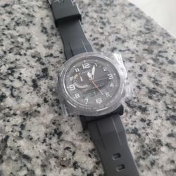 Casio Pro Trek PRW6600Y Series
Tough Solar Power, Atomic Timekeeping, Compass, Alt/Baro-Thermo, 100M WR, World Time, 1-100 SEC Stopwatch, Countdown Ti