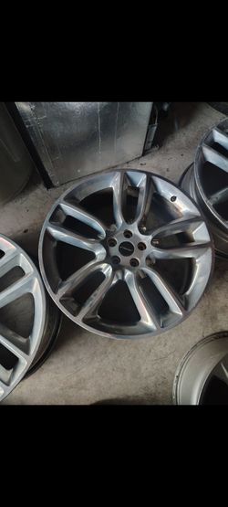 22" polish wheels 5.4.5 bolt pattern  fits several vehicles  they came off a ford edge good deal only 300.00