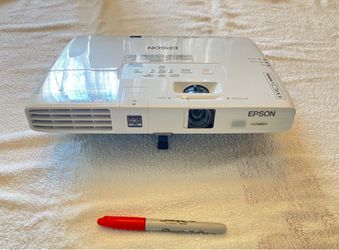 Epson PowerLite 1771W Wireless projector - like new