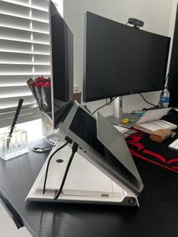 💼 Elevate Your Workspace – Humanscale L6 Laptop Stand (White/Silver)!