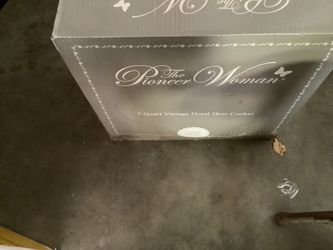 The Pioneer Women 7 quart slow cooker