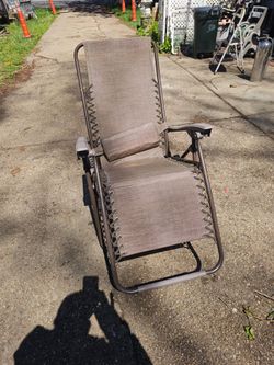 The price is firm.. zero gravity lounge chair
