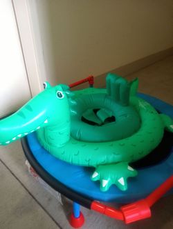 Alligator floaty