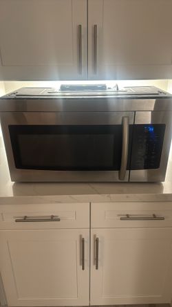 Stainless Steel Over-the-Range Microwave w/ Vent & Light – Works Great