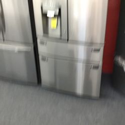 New Scratch And Dent LG 29.5 Cu Ft Stainless Steel Grab And Go French Door Fridge. 1 year Warranty 