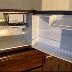 Mini Fridge 