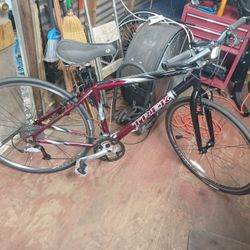 Trek 7500 FX HYBRID BICYCLE 