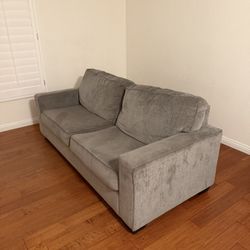 🌟 Super Comfy Gray Couch – Ready for a New Home!