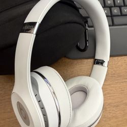 Beats Solo Like New 