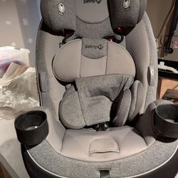 Safety 1st high chair - like new