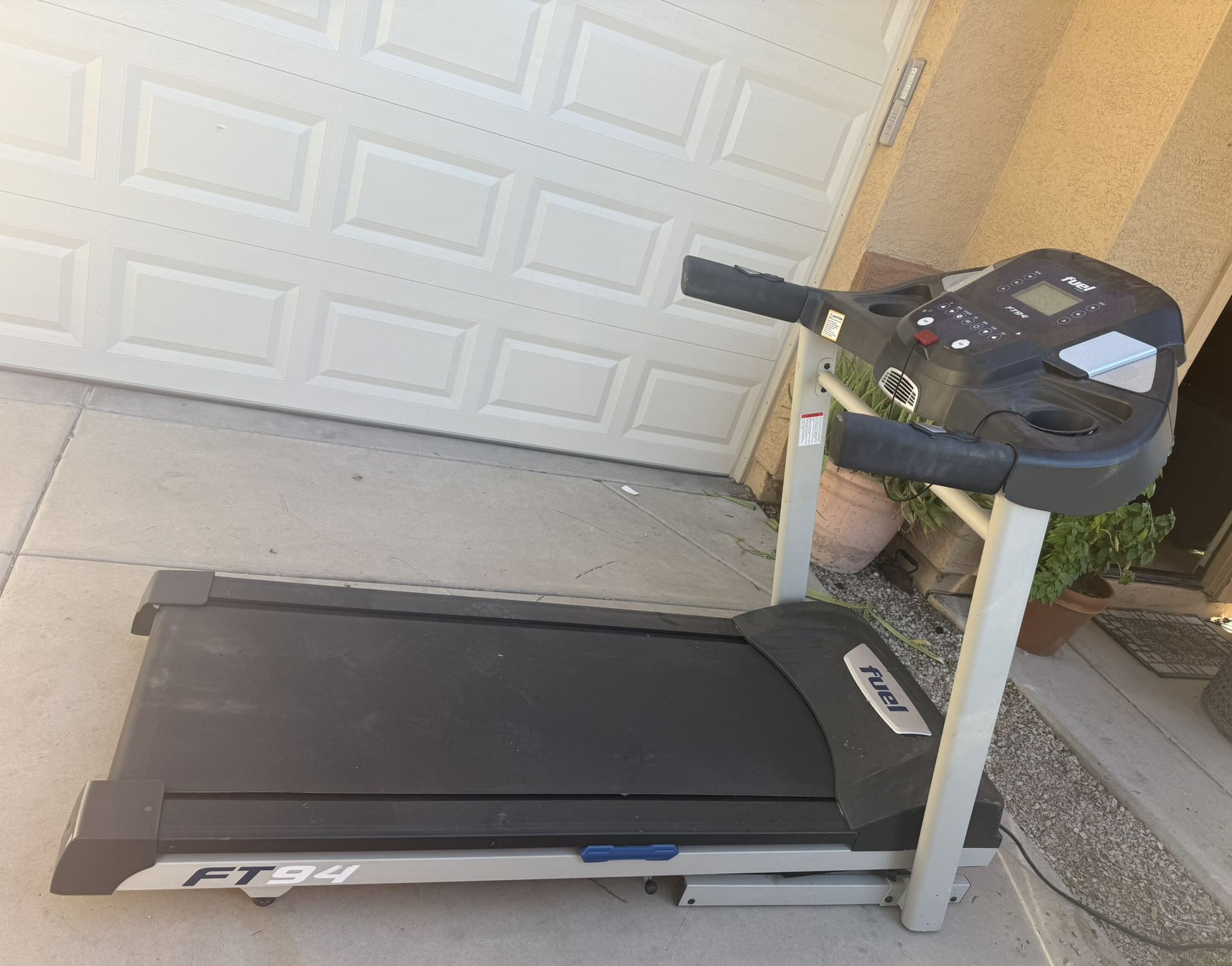electric treadmill. Fuel FT94