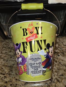 DISNEY. Mickey And Friends Halloween Candy Pail. NEW