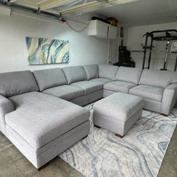 Thomasville sectional couch with ottoman ( Delivery Available )