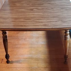 dining room table with 4 chairs and 2 leafs   heavy duty very sturdy