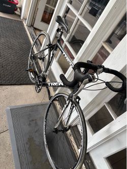 Black Trek Alpha 1.5 aluminum frame and carbon fiber fork- 100 series bike bicycle