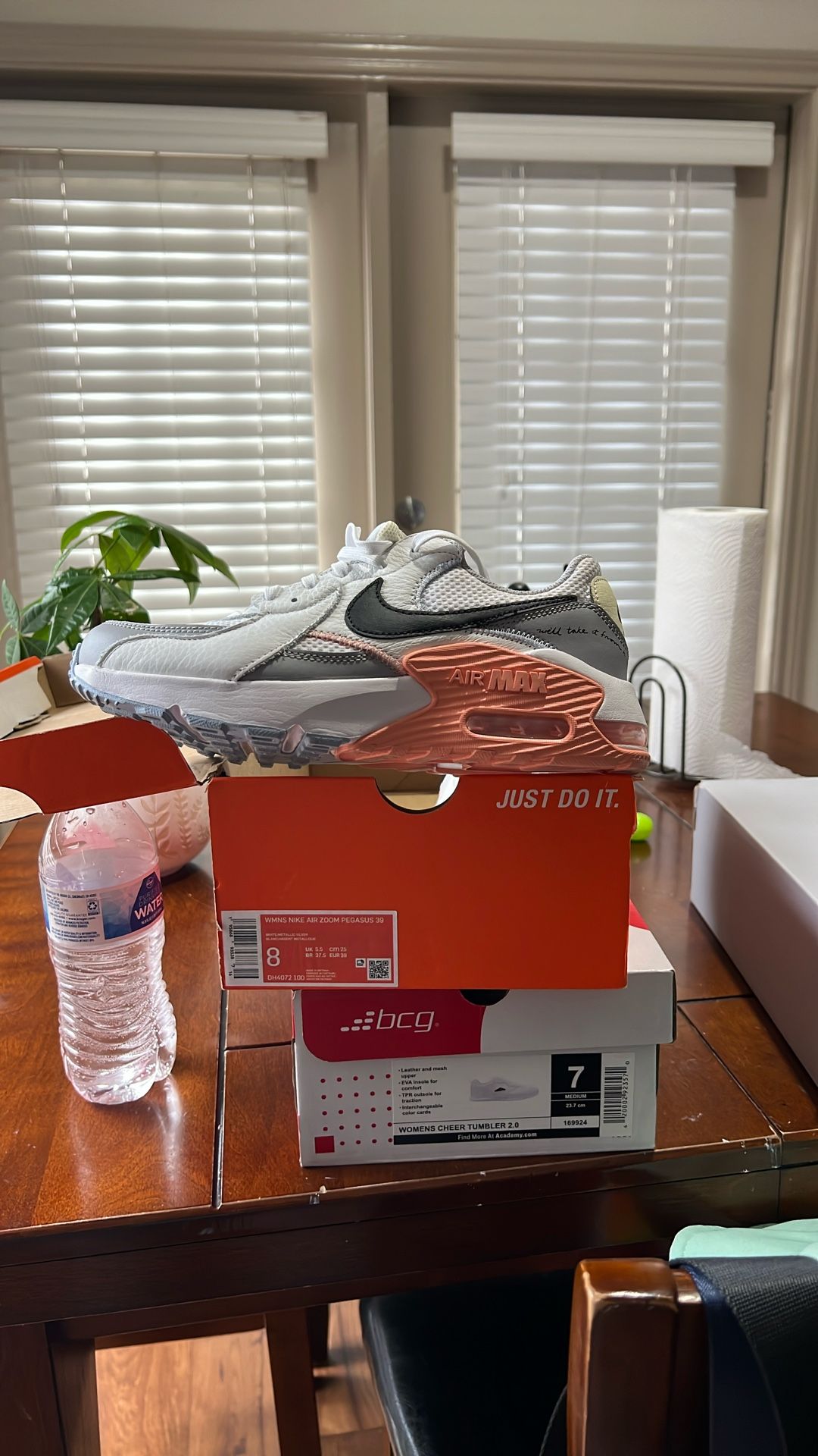 Woman’s Nike Air Zoom Size 7