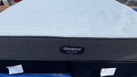 🔥🔥BEAUTYREST SILVER QUEEN SIZE MATTRESS 🔥🔥