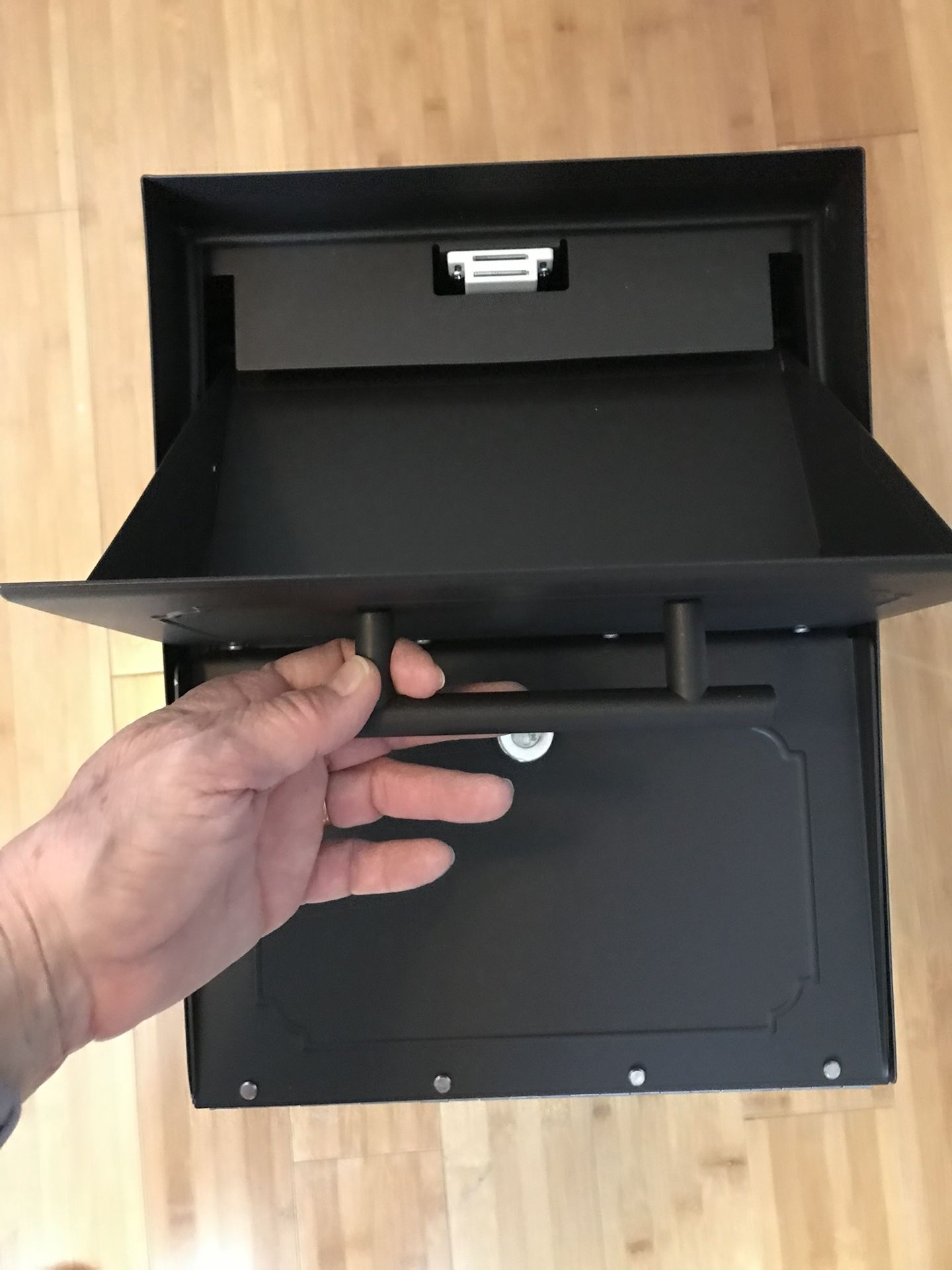 Mailbox - Large, Locking, NEW