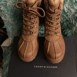 Tommy Hilfiger Women’s 6.5 Natural color Boot
