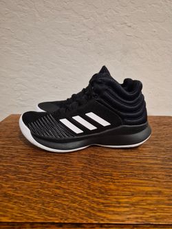 Adidas Pro Spark Mid-Top Athletic Basketball Shoes
Boy's Size US 5.5
