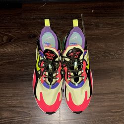 Size 12 Like New Nike Reacts
