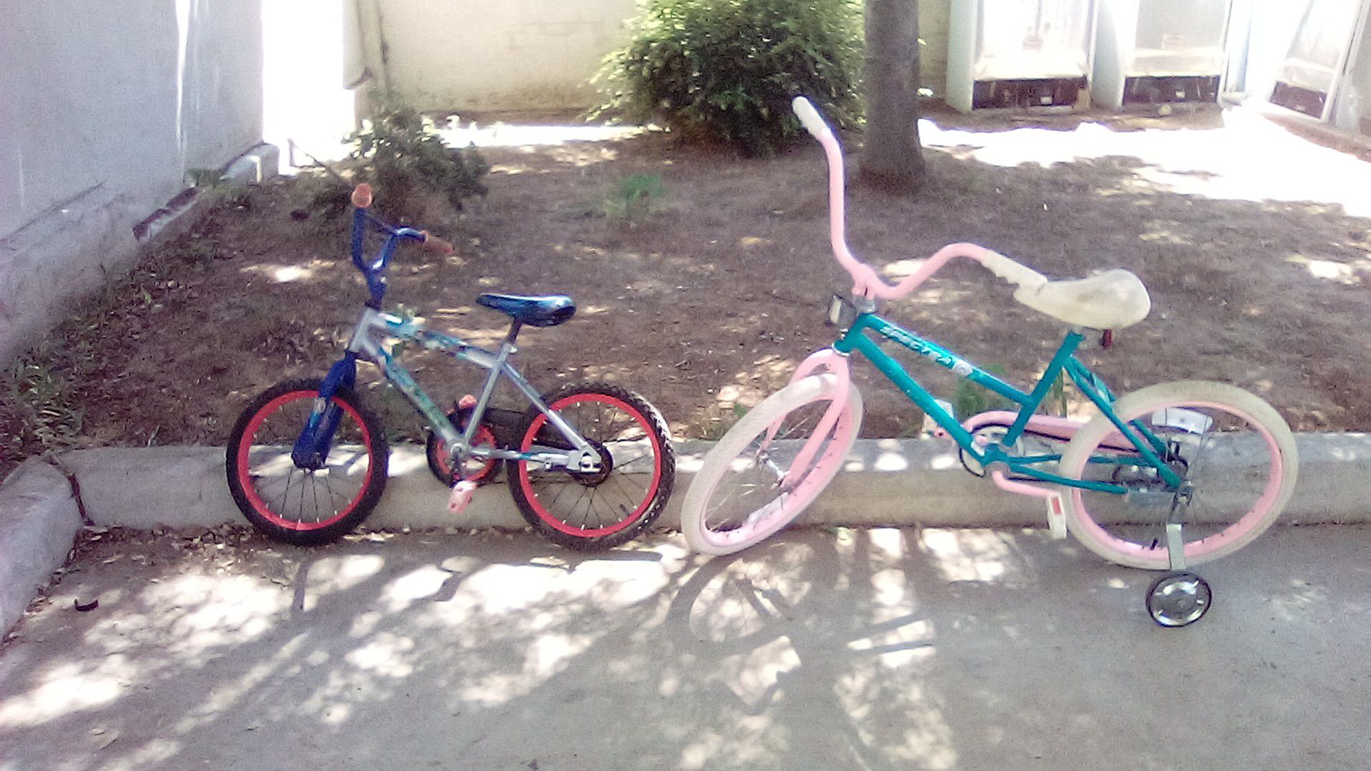 Kids bike 35 Bolt they are in good conditions one of them has it training wheels