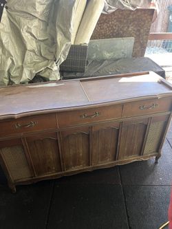 Vintage Magnavox Astro-Sonic 100 Stereo Console / Record Player – $150 OBO