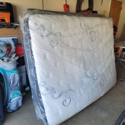Stearns And Foster Estate Queen Mattress With Box Spring $400 Firm. Pickup In Riverbank 
