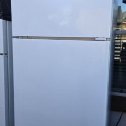 HOTPOINT REFRIGERATOR WORKS PERFECTLY 