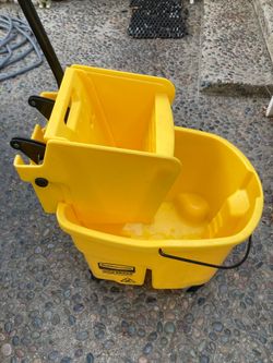 Rubbermaid commercial mop bucket