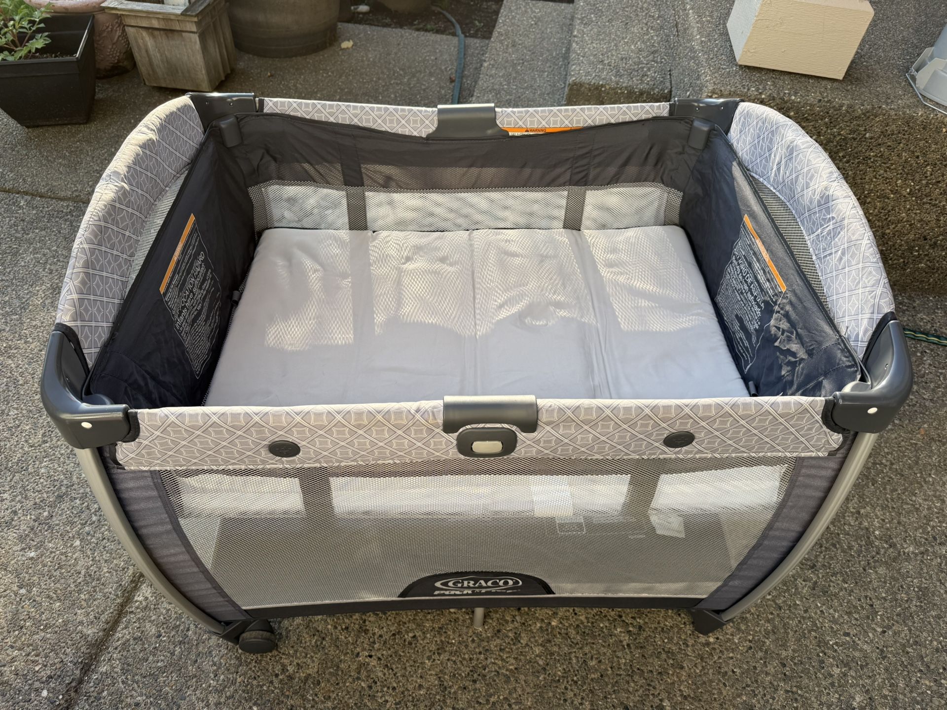 Graco Pack N Play Suite
