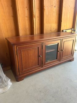 Television cabinet