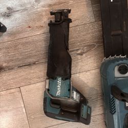 Makita Brushless Reciprocating Saw XRJ05 With Battery 
