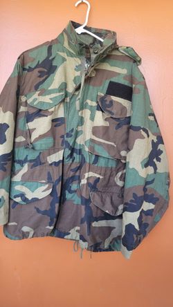 US ARMY M-65 M65 FIELD JACKET CAMOUFLAGE Cold Weather Coat Size Medium  SHORT Vtg