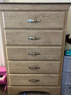 Bedroom furniture set