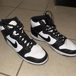 Men’s Nike panda dunks high top used but good condition black and white color