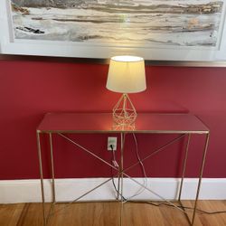 End Table Assorted With A Lamp