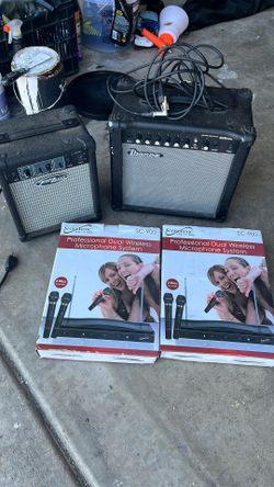 Gitar Amplified. And Microphone System